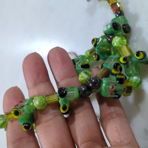 Green Beaded Necklace - Picture 7 of 8